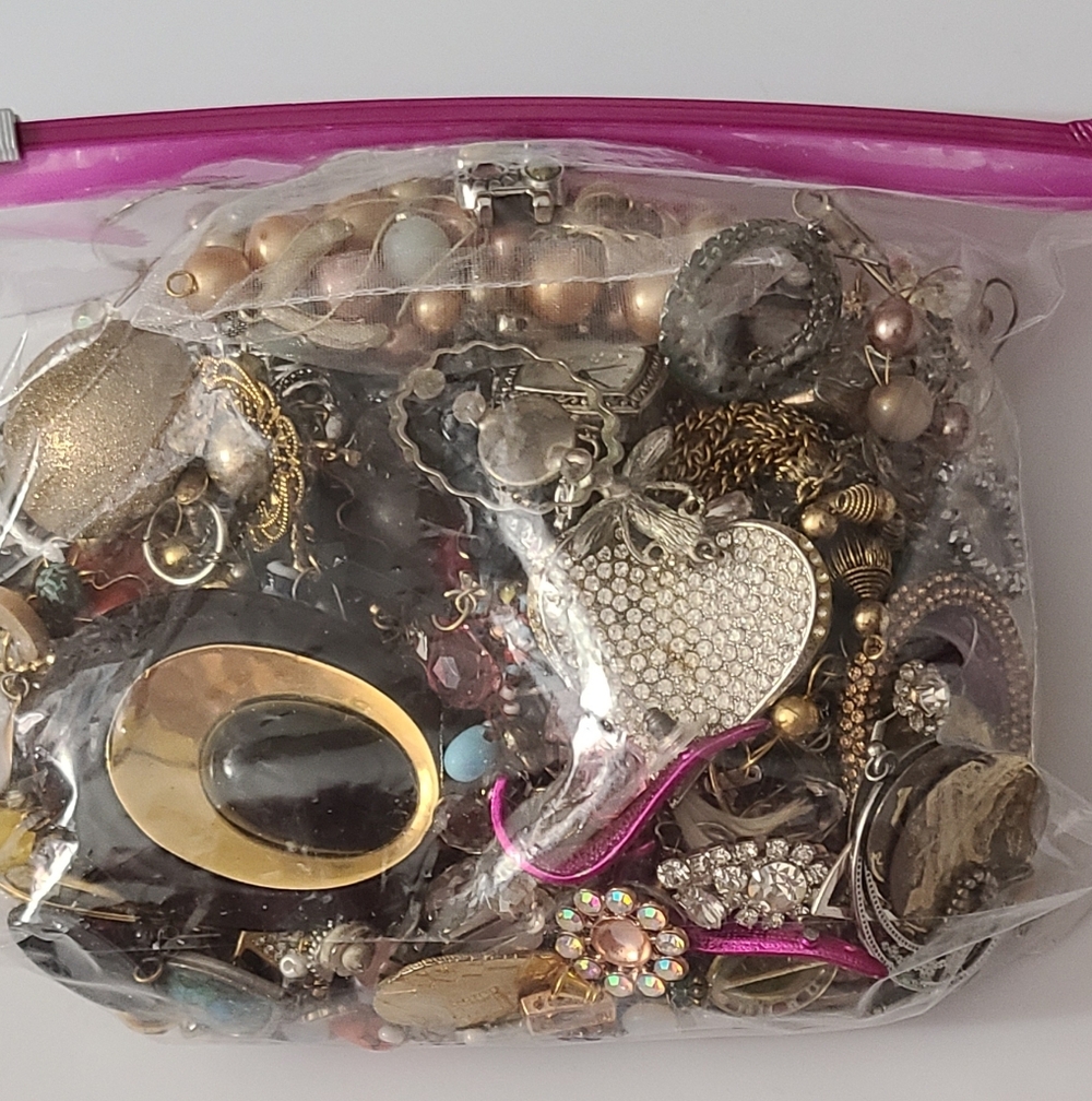 Craft Jewelry Lot Beads Bits Baubles Estate TONS Great pieces Pendants Charms - Picture 16 of 16